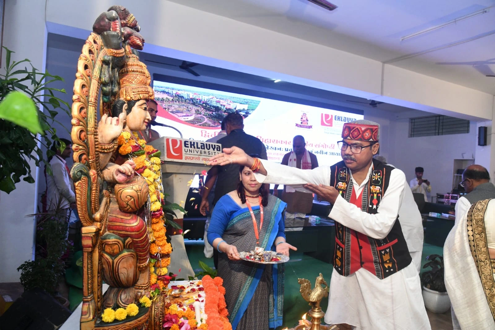 वरिष्ठ इतिहासकार 16