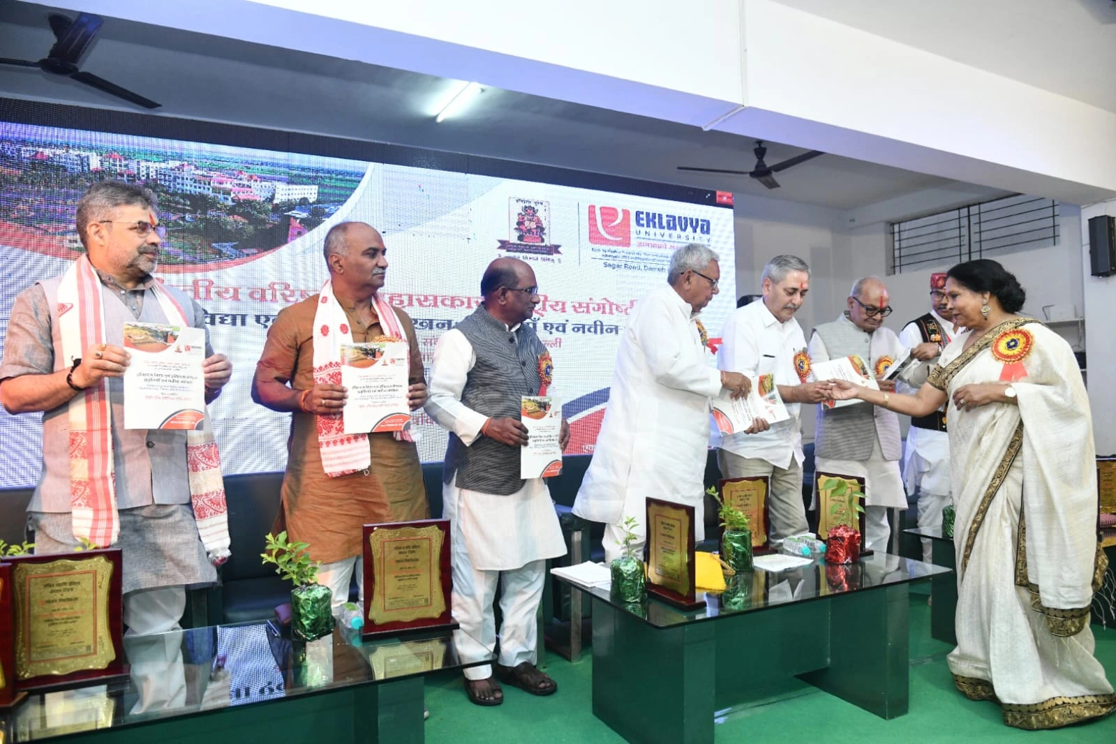 वरिष्ठ इतिहासकार 2