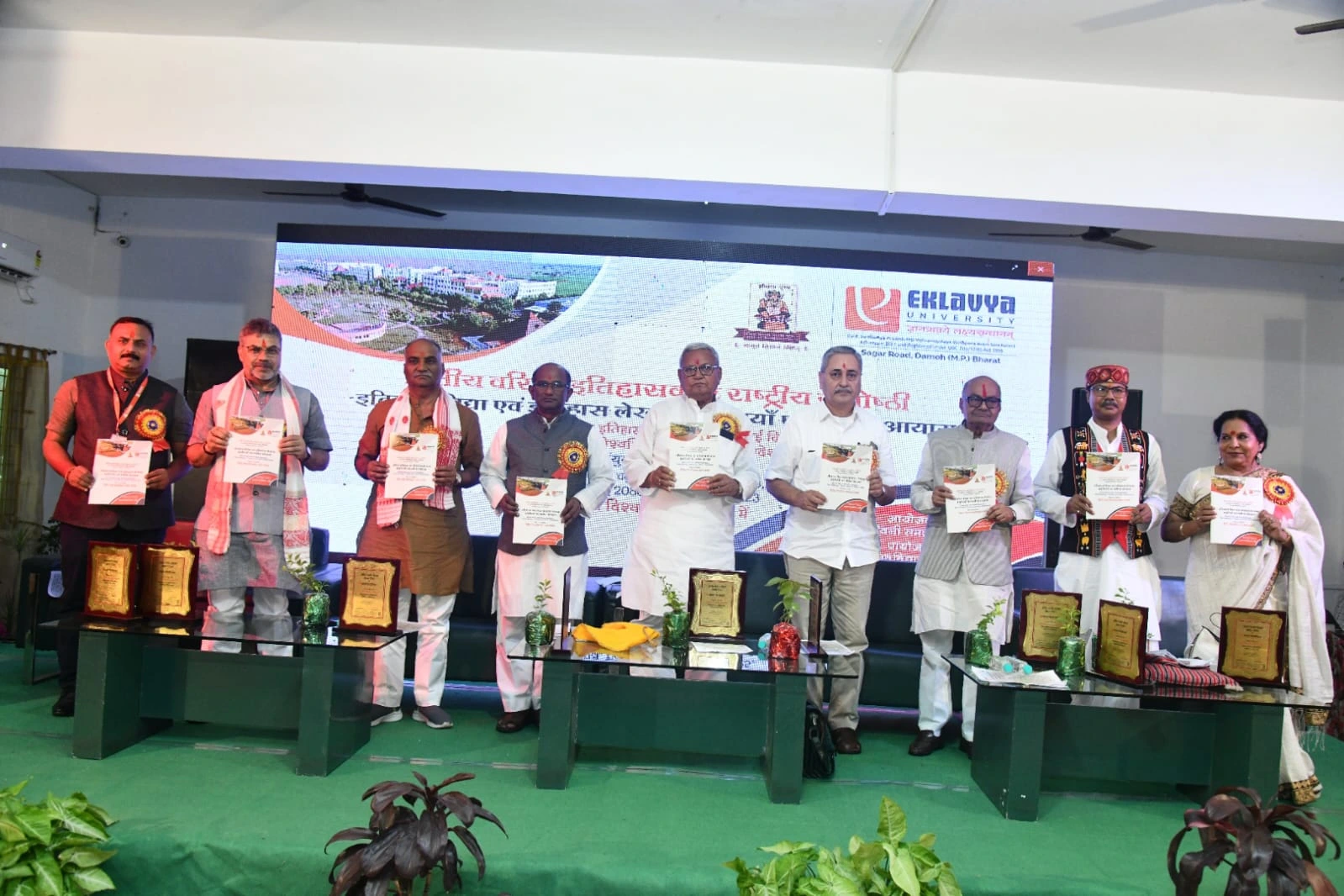 वरिष्ठ इतिहासकार 3